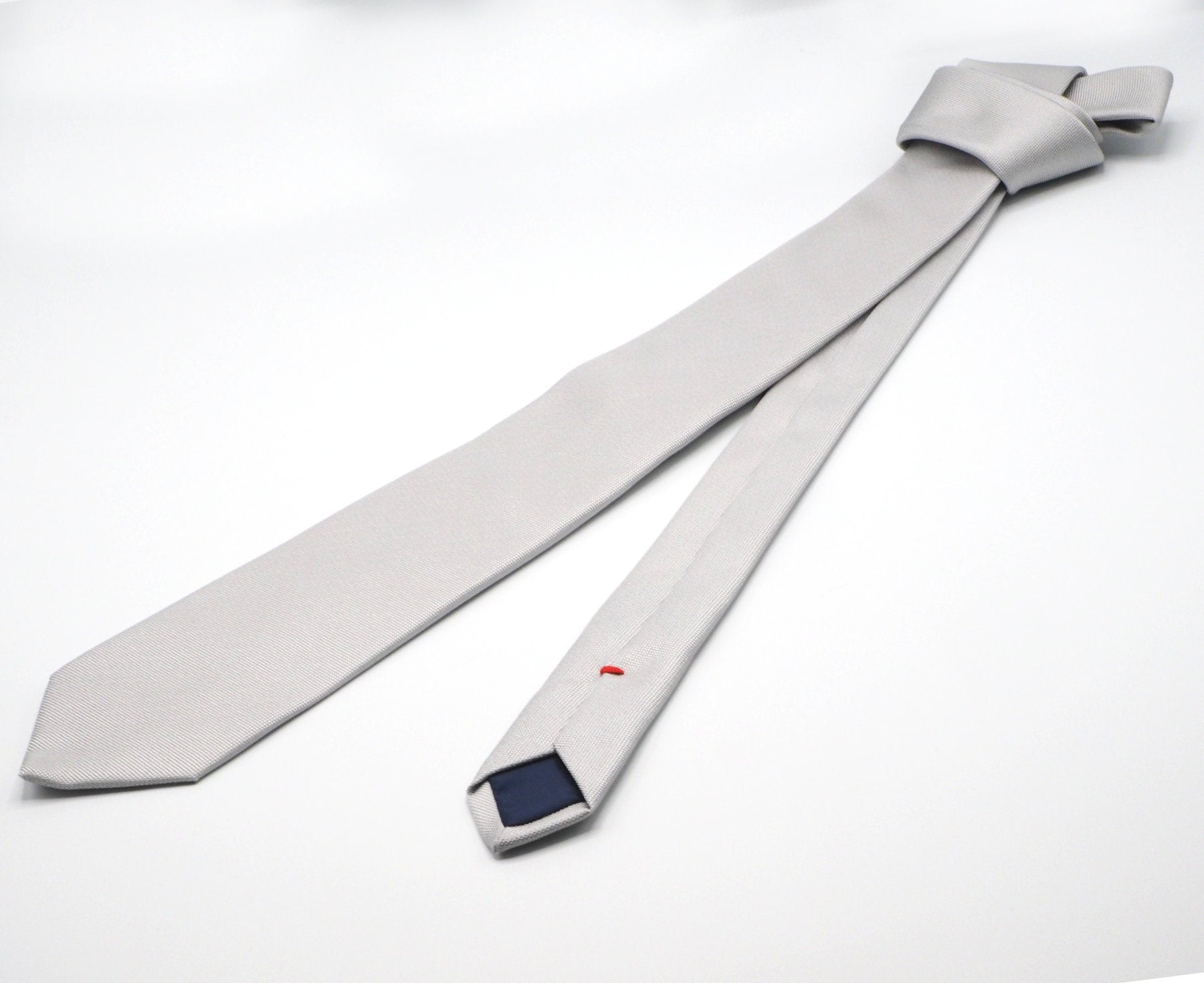 Silver tie in pure silk
