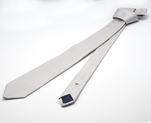 Silver tie in pure silk