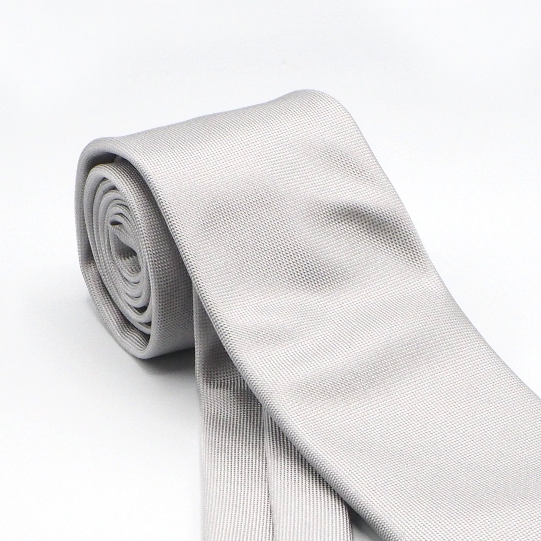 Silver tie in pure silk