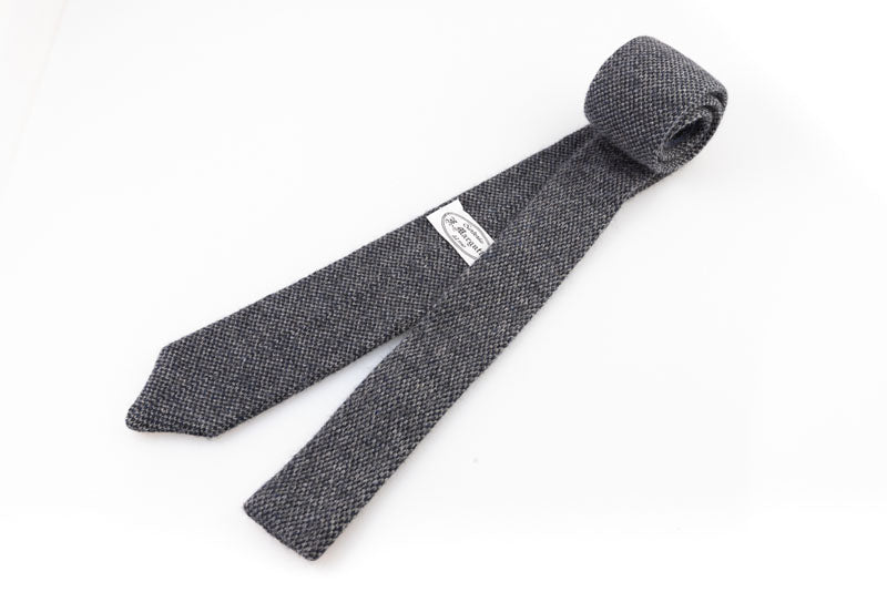 Cravatta artigianale sartoria fatta a mano blu