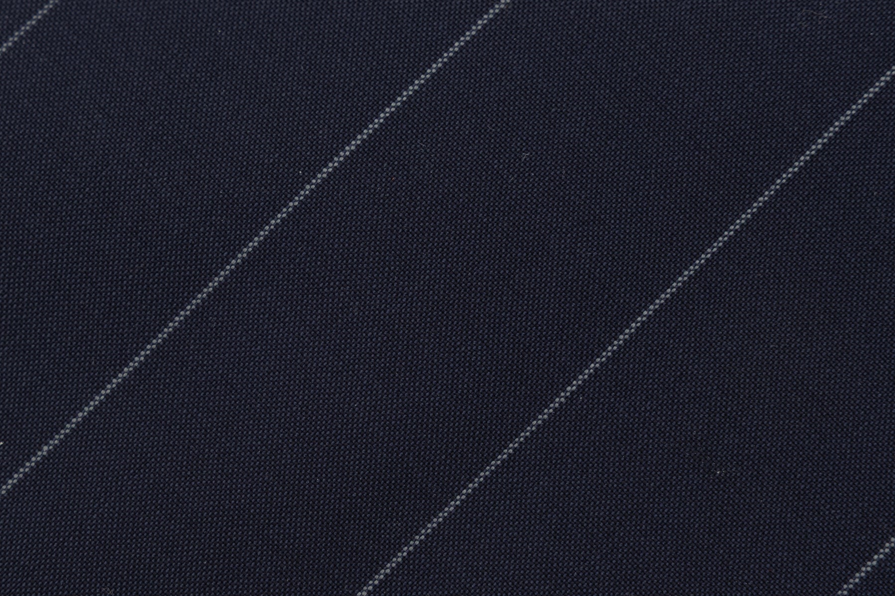 Temno modra kravata z tankimi črtami iz čiste volne