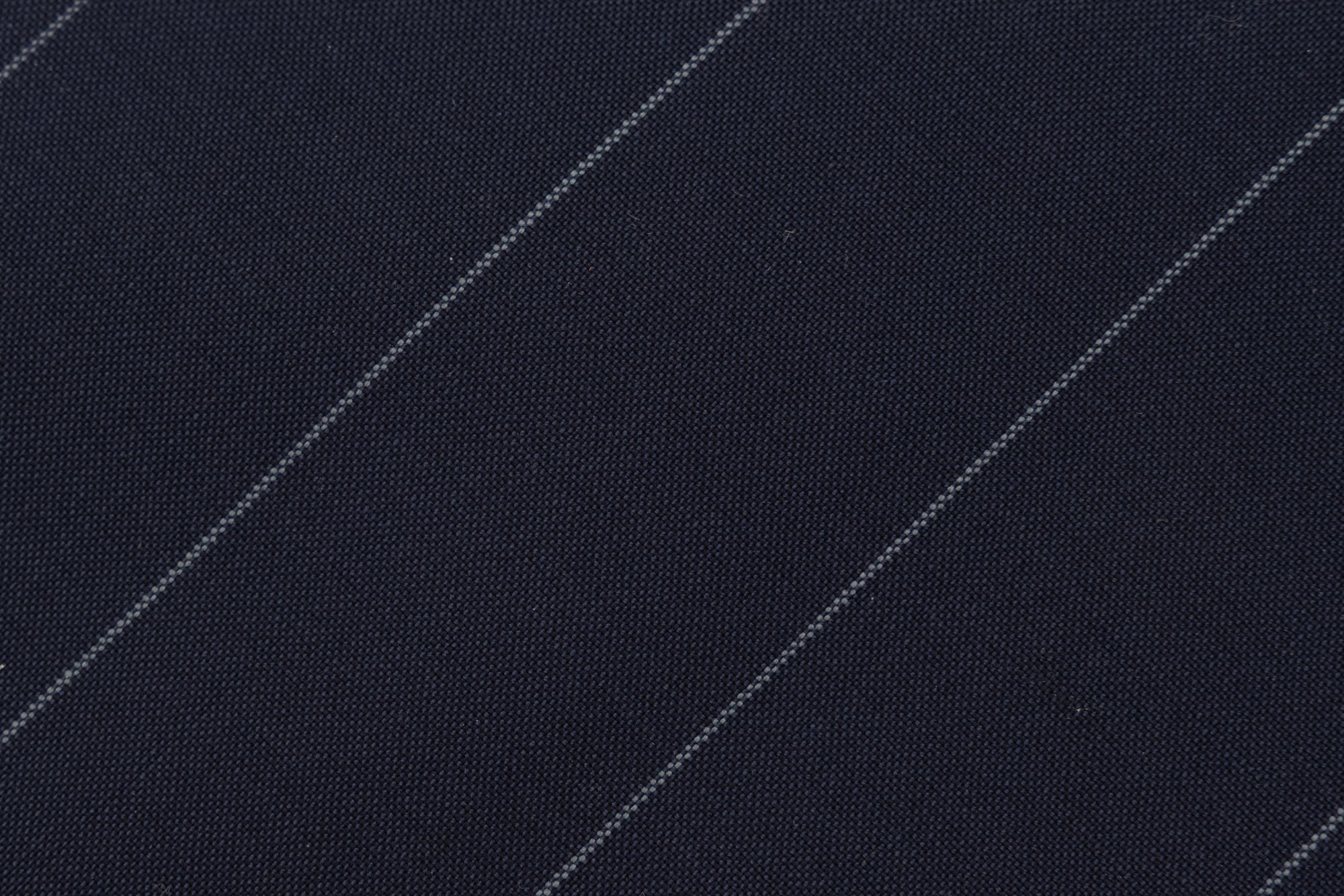 Temno modra kravata z tankimi črtami iz čiste volne