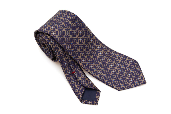 Corbata de fondo azul con patrón de cadena de seda pura