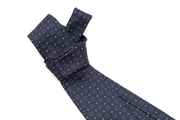 Cravate bleue avec motif rouge en pure soie