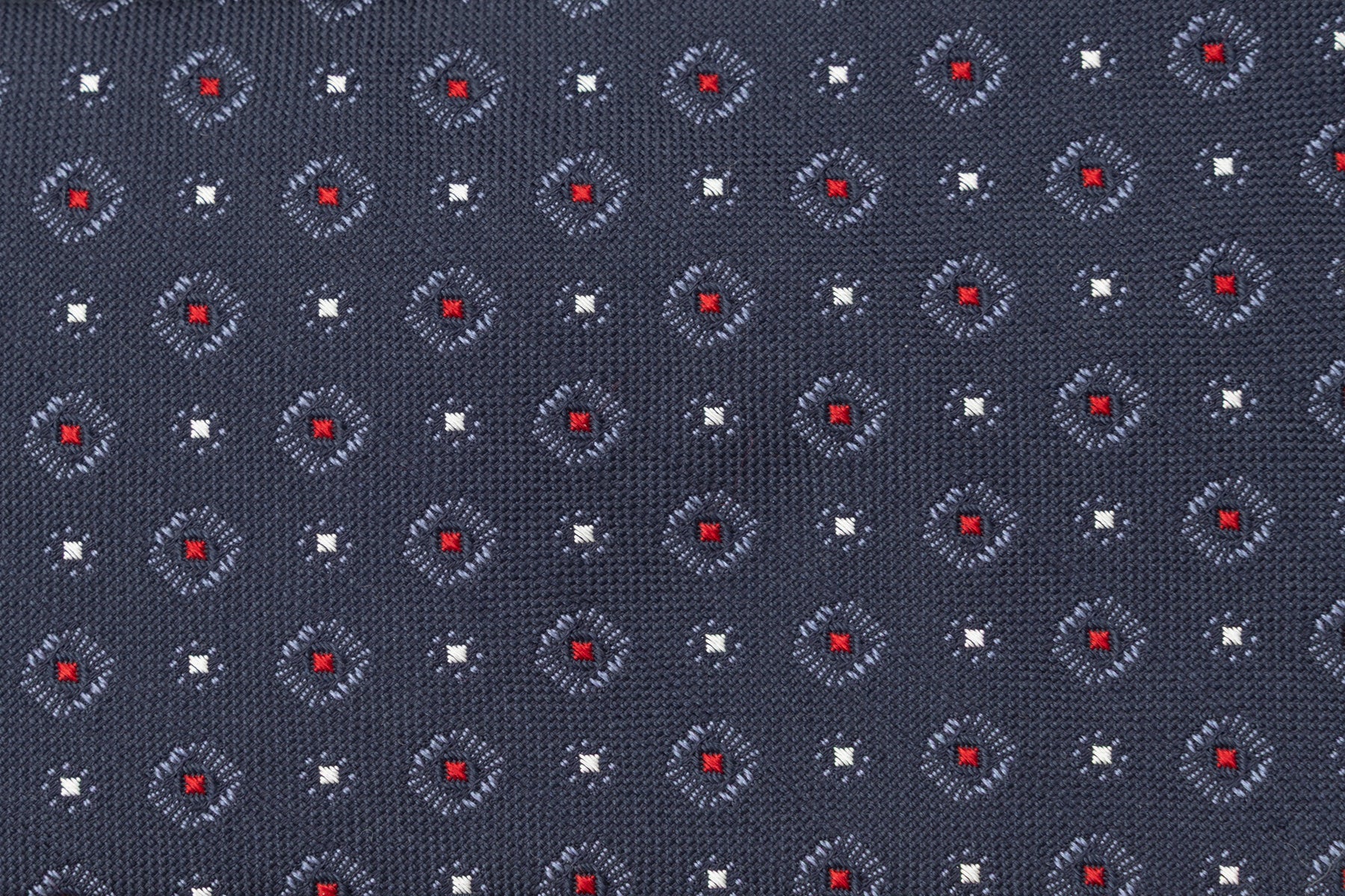Cravate bleue avec motif rouge en pure soie