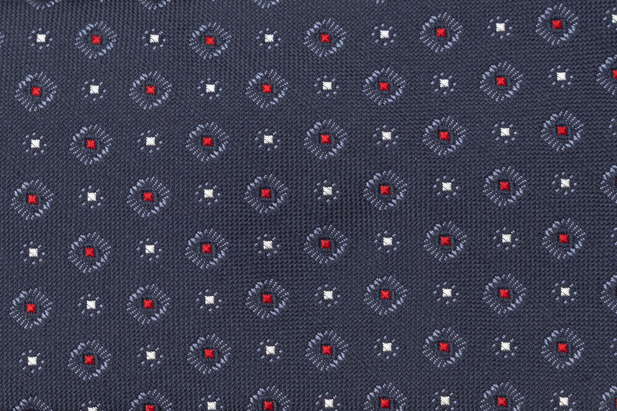 Cravate bleue avec motif rouge en pure soie
