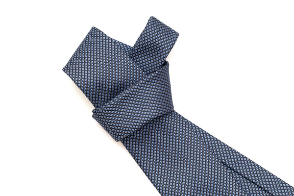 Cravatta blu con motivo ricamato azzurro 100% seta