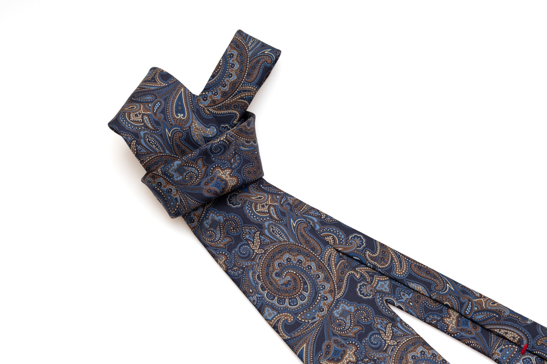 Cravate à fond bleu avec motif paisley en soie pure