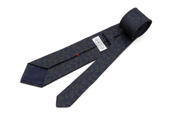 Corbata azul con bordado floral 100% seda