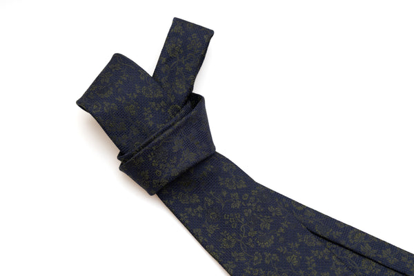 Blue tie with floral embroidery 100% silk