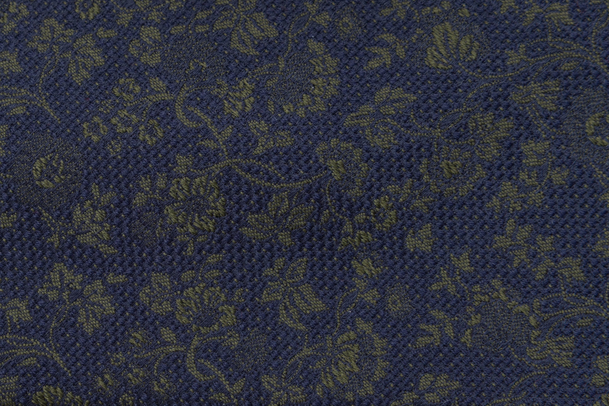 Cravate bleue avec broderie florale 100 % soie