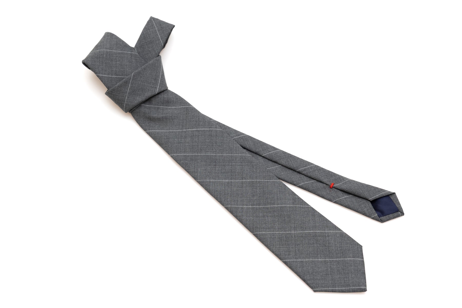 Corbata gris con fina raya de lana pura