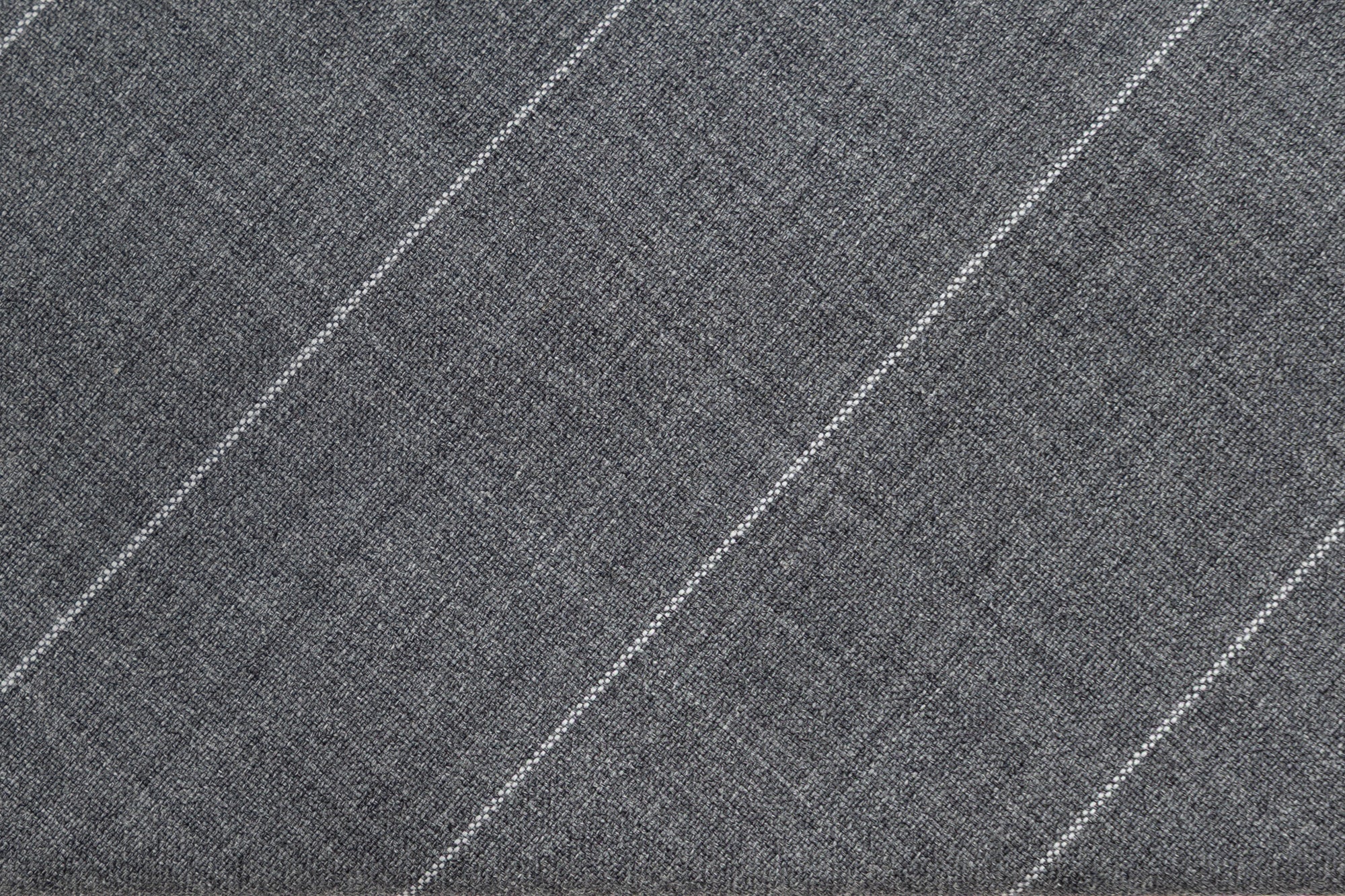 Corbata gris con fina raya de lana pura