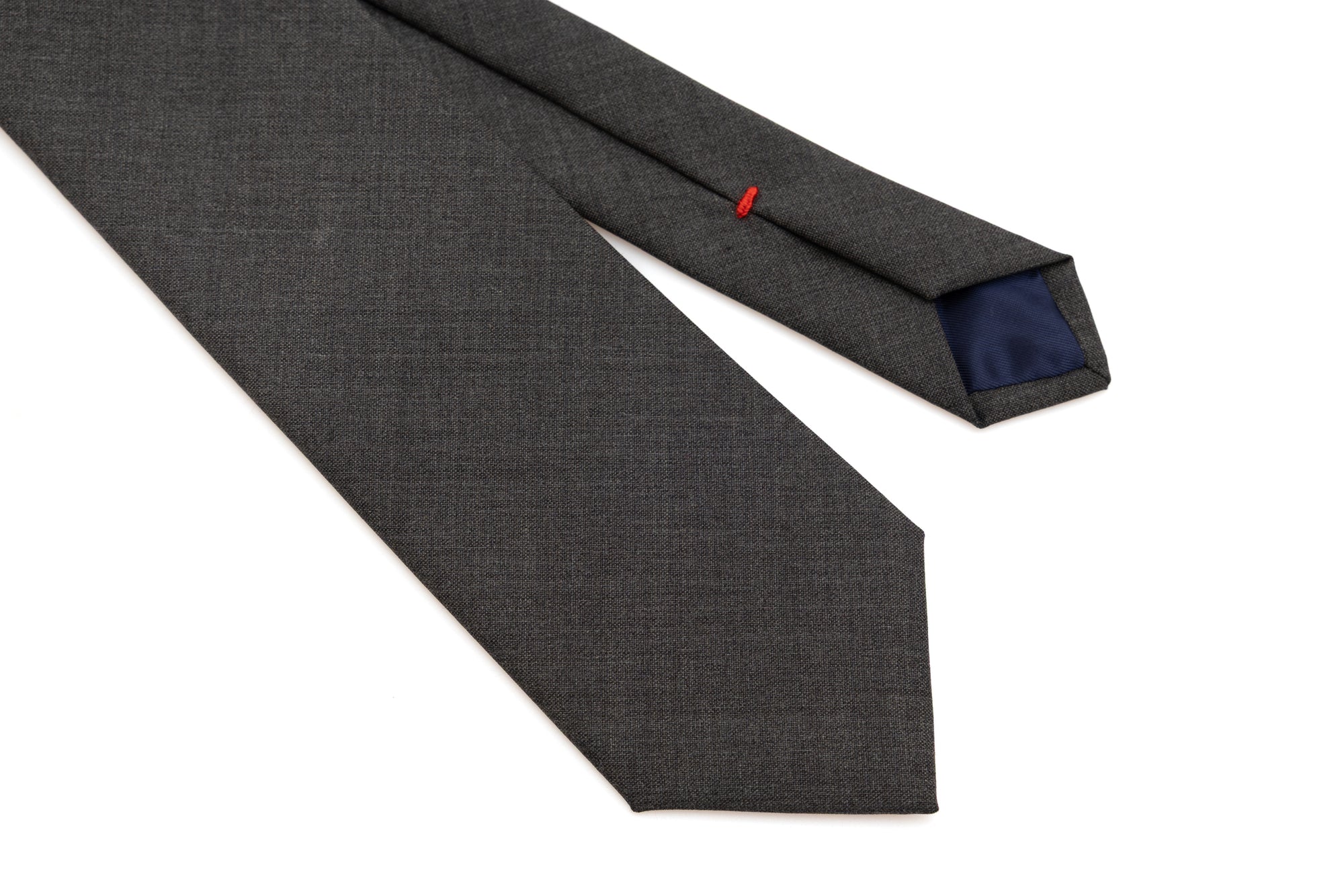 Cravate gris foncé en pure laine