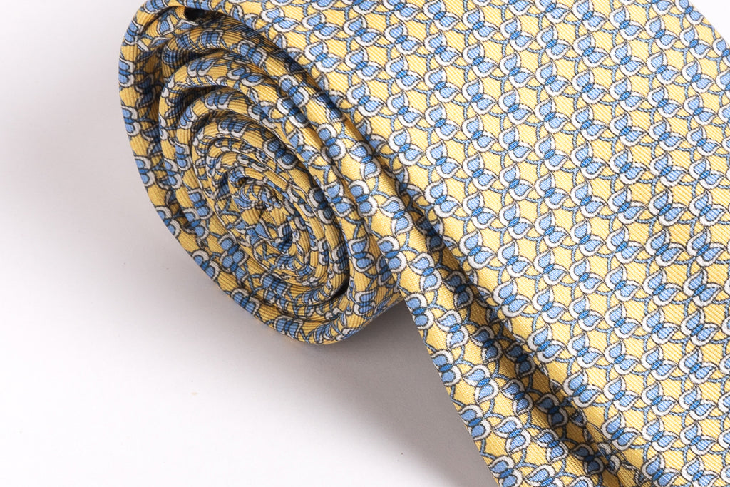 Žlutá vzorovaná kravata z čistého hedvábí