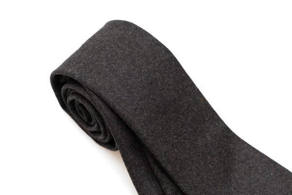 Solid brown tie in pure wool