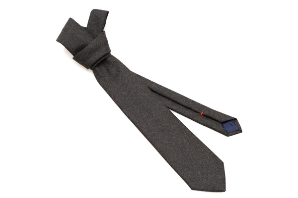 Solid brown tie in pure wool