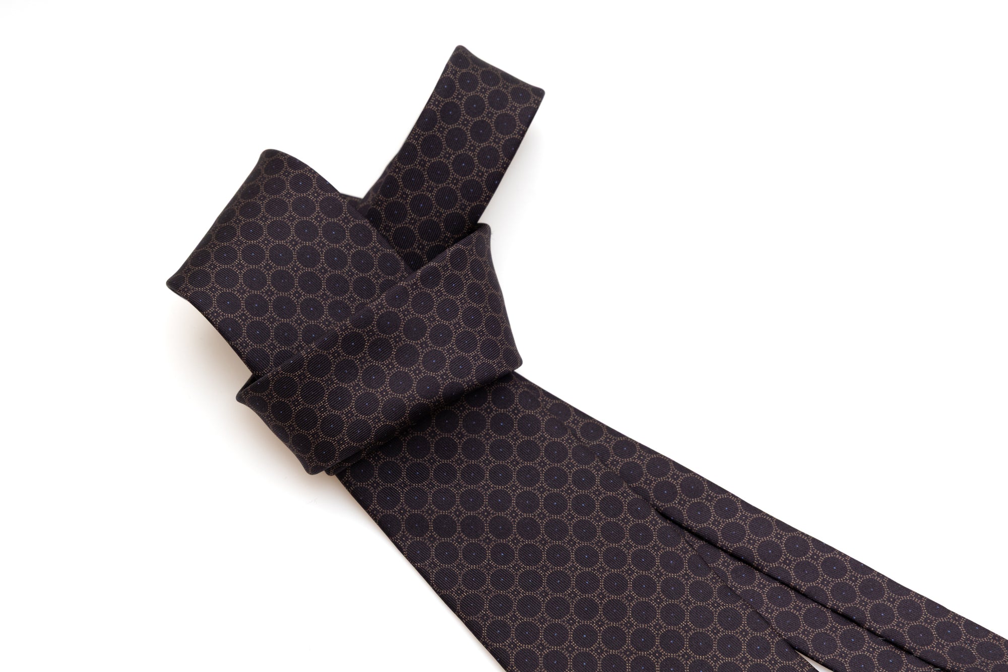 Brown basic tie with geometry 100% silk