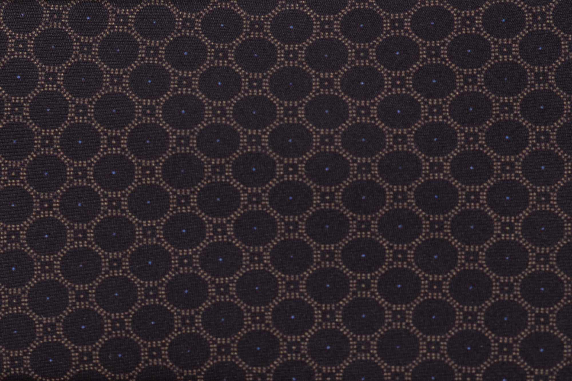 Brown basic tie with geometry 100% silk