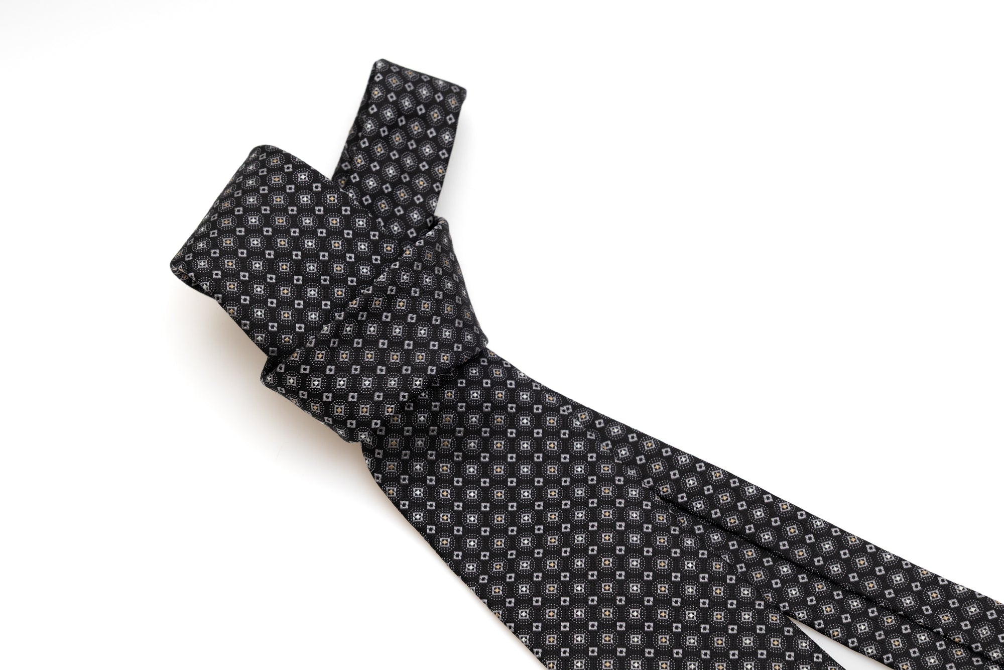Cravatta nera in seta pura con motivo chiaro