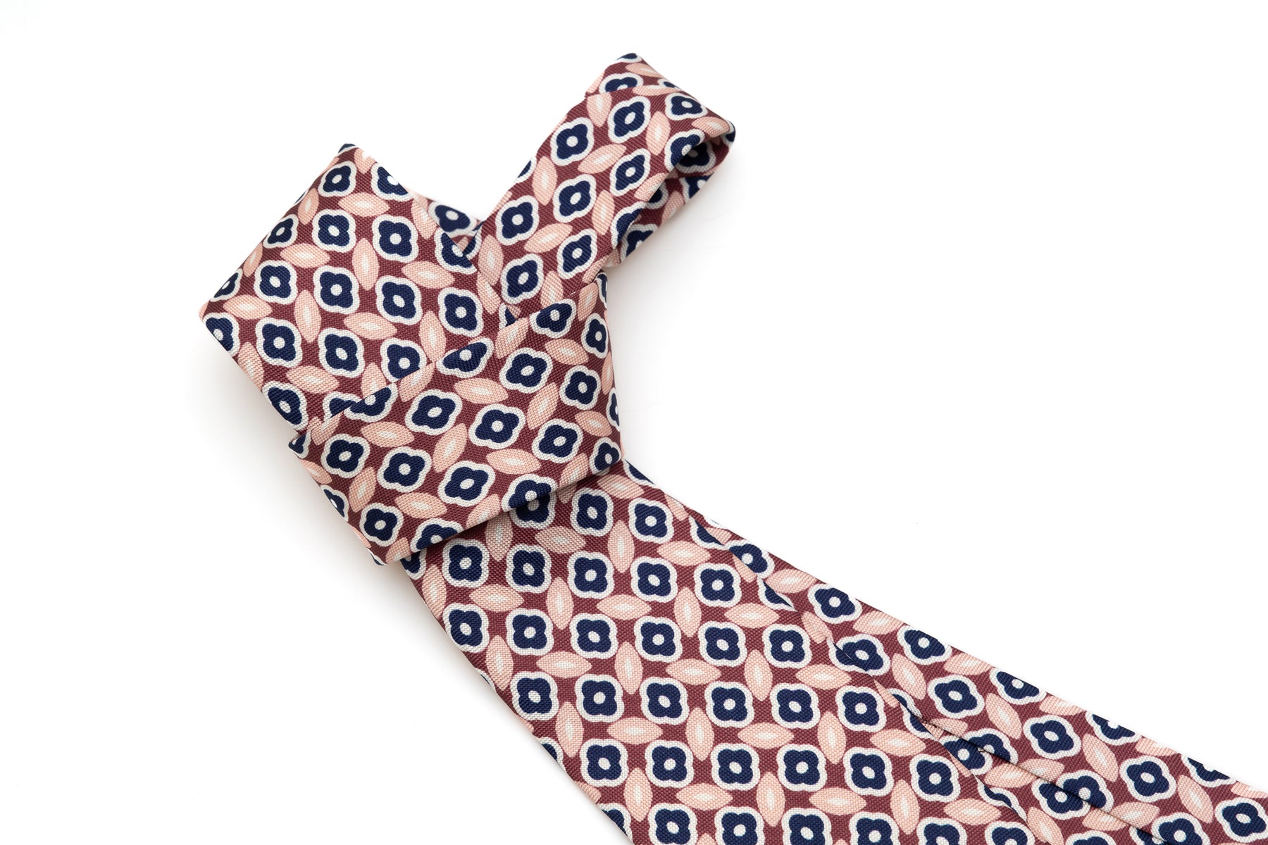 Antique pink tie in light pattern in pure silk