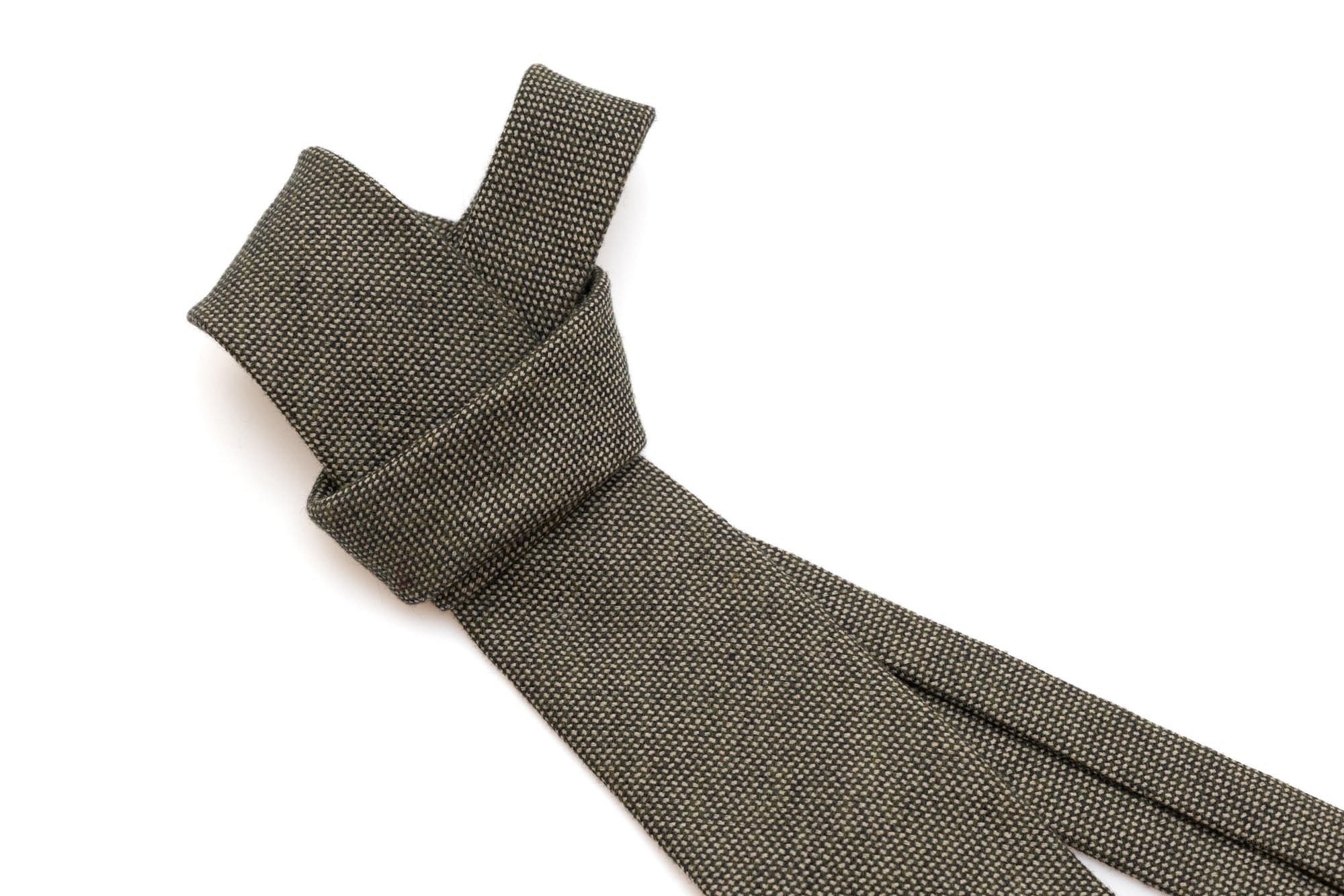 Pezd z vezenim mikro vzorcem iz čiste volne