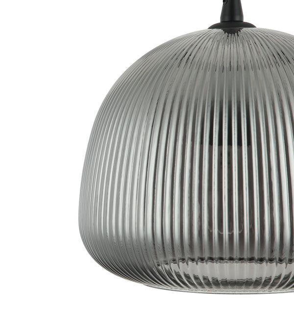 Zijaanzicht van de Chericoni Bra hanglamp van glas met één lichtbron, perfect voor het verlichten van stijlvolle interieurs.
