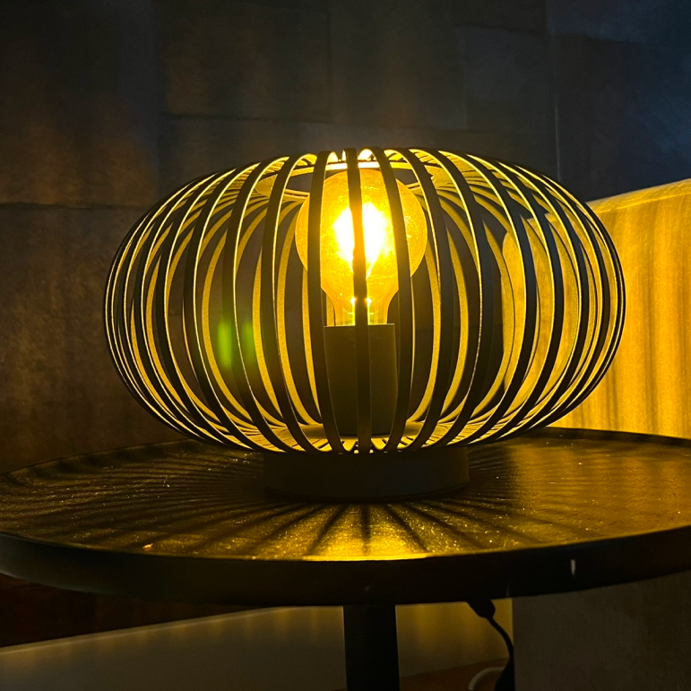 Stijlvolle Chericoni Curvato Tafellamp met modern zwart design, Ø30 cm.
