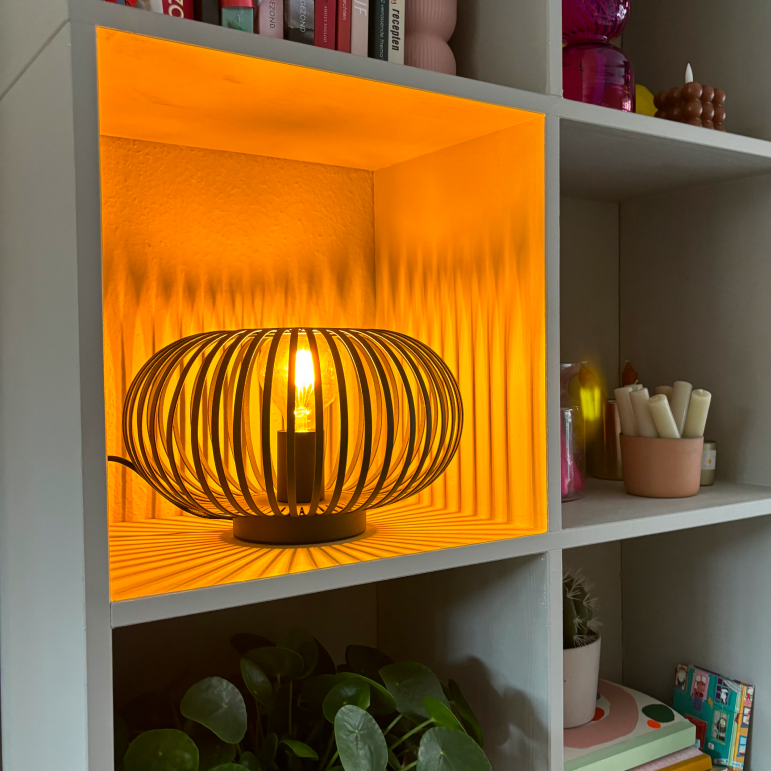 Chericoni Curvato Tischlampe, Ø30 cm, 1-flammig, E27, Schwarz, bietet dekoratives Licht für moderne Wohn- und Arbeitsbereiche.