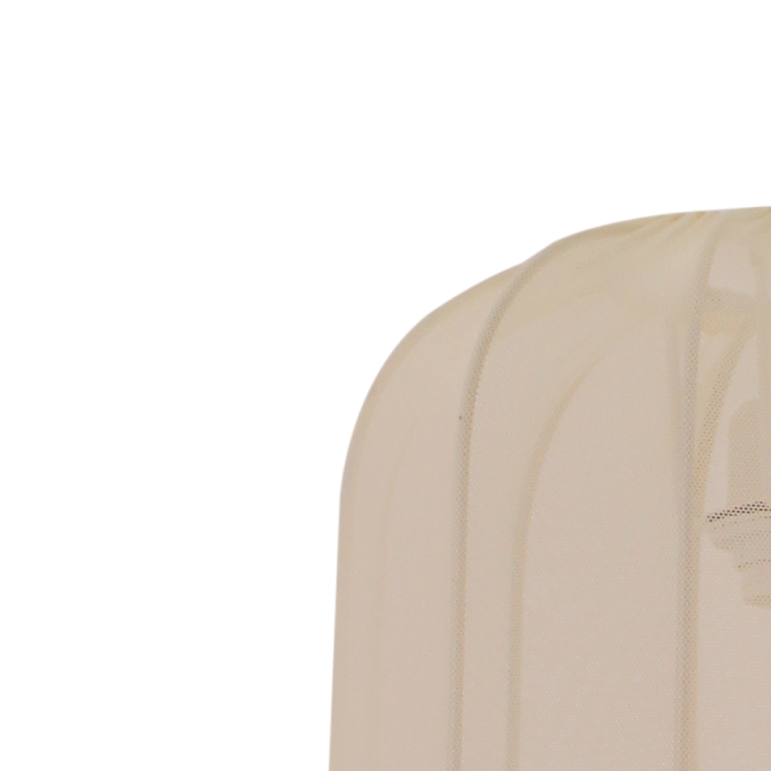 Minimalistische hanglamp van Chericoni boven een eettafel, in rustige Japandi sfeer.