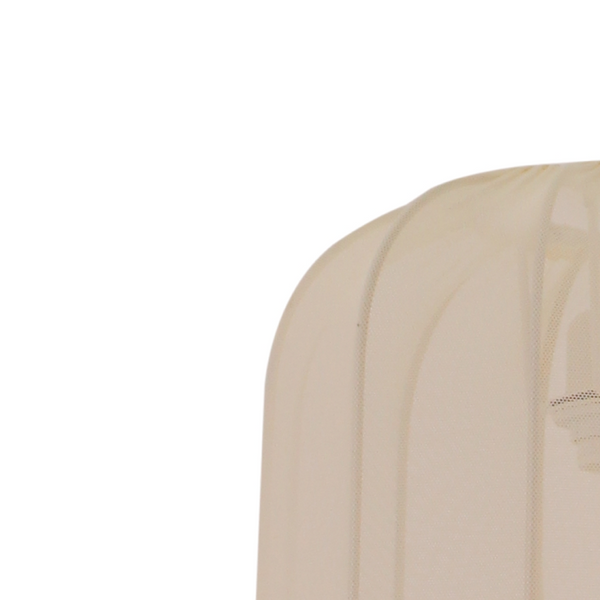 Minimalistische hanglamp van Chericoni boven een eettafel, in rustige Japandi sfeer.