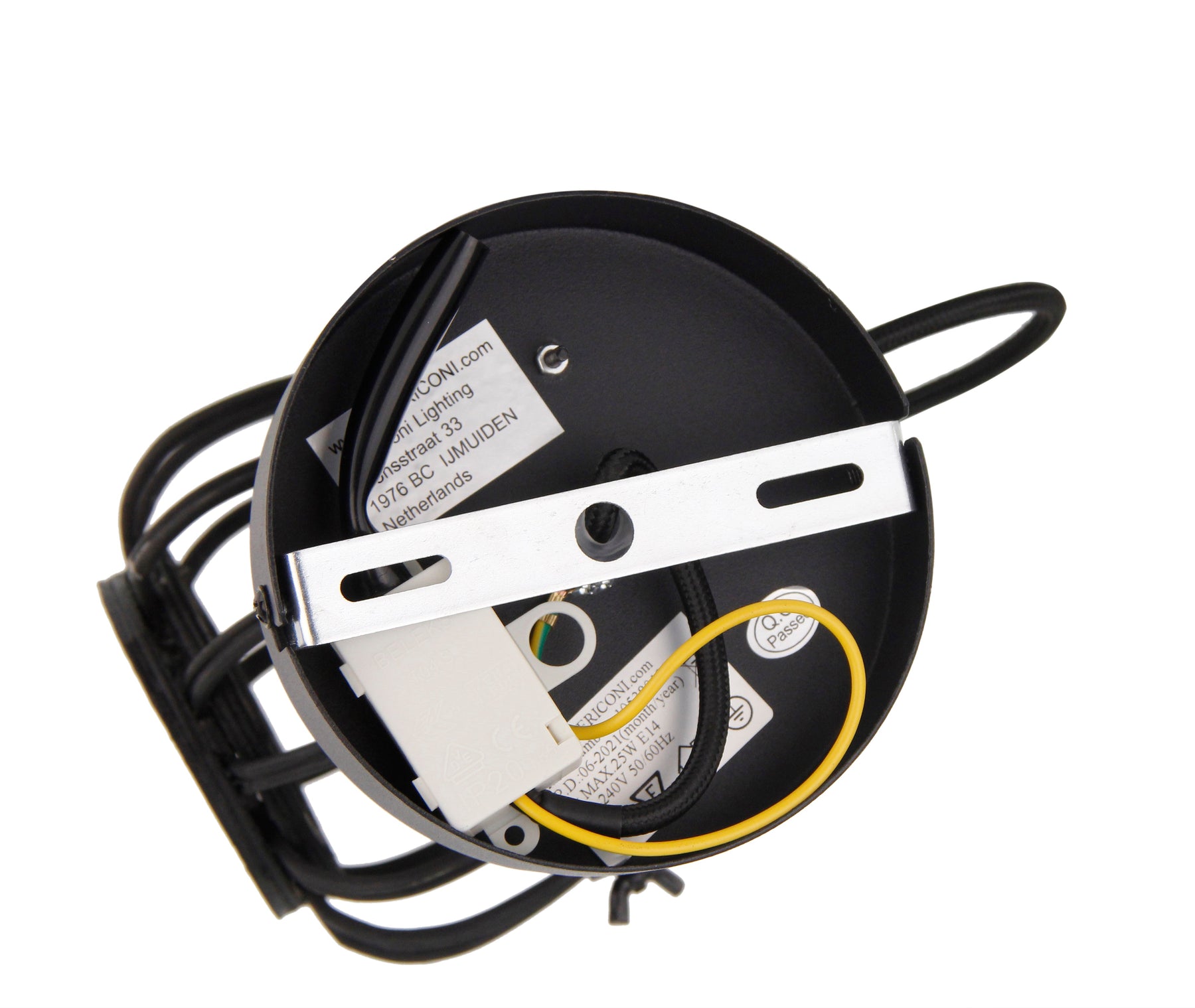 Montage van de Chericoni Nature Trapeze plafondspot zwart, 1 lichts, Ø11 cm, E14 fitting, voor eenvoudige installatie in moderne interieurs.