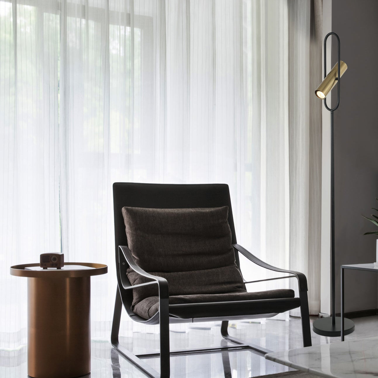 Chericoni Reggio vloerlamp met 1 lichtbron, Ø 22cm, E27 fitting. Modern design in zwart met goudkleurige details