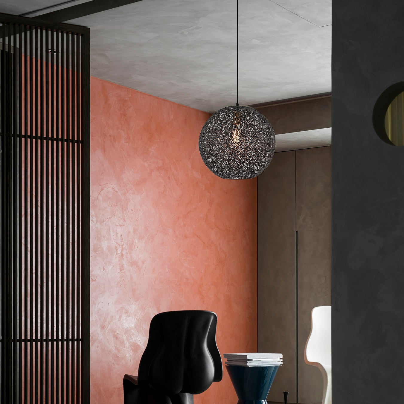 Zwarte Chericoni Rolo hanglamp, Ø40 cm, met E27 fitting, perfect voor sfeervolle verlichting in een eigentijdse setting.