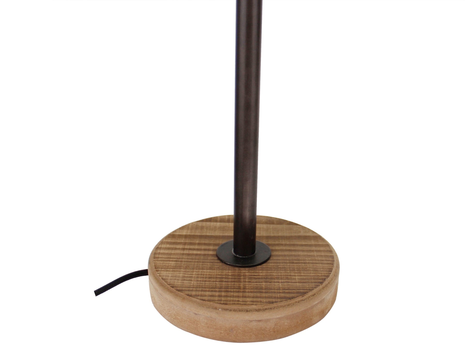 De Chericoni Sylvie Tafellamp (Ø8 cm) in zwart met vintage hout en smoke rookglas is een stijlvolle eyecatcher. De getinte glazen kap geeft een warm licht en creëert sfeer. 