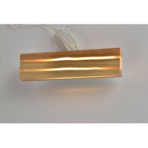 De Chericoni Travolta Wandlamp van echt hout met geïntegreerde LED-verlichting creëert een prachtig lichtspel. Perfect als bedlampje of sfeervolle wandverlichting. Hoogwaardige materialen en verfijnde afwerking.