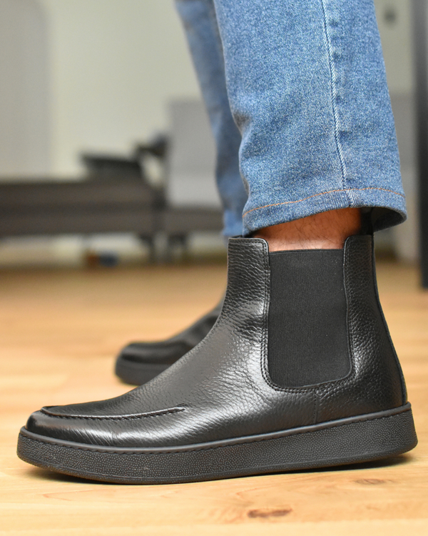 Cortina - Black Leather