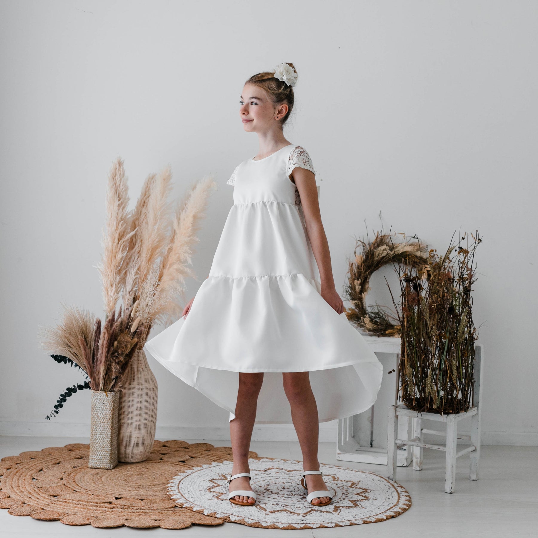 Robe en satin avec détail en dentelle