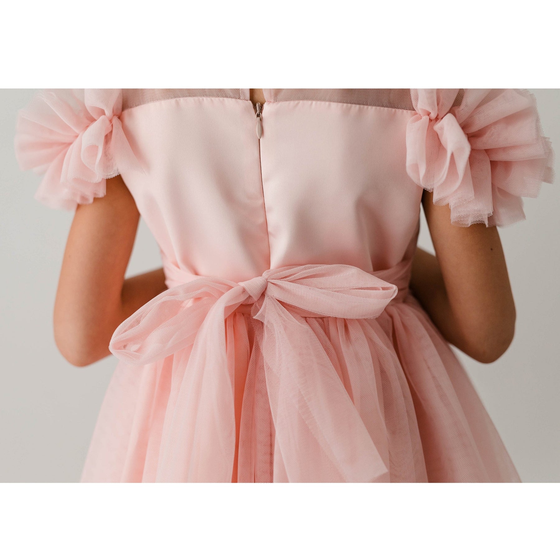 ROBE EN SATIN ÉLÉGANTE