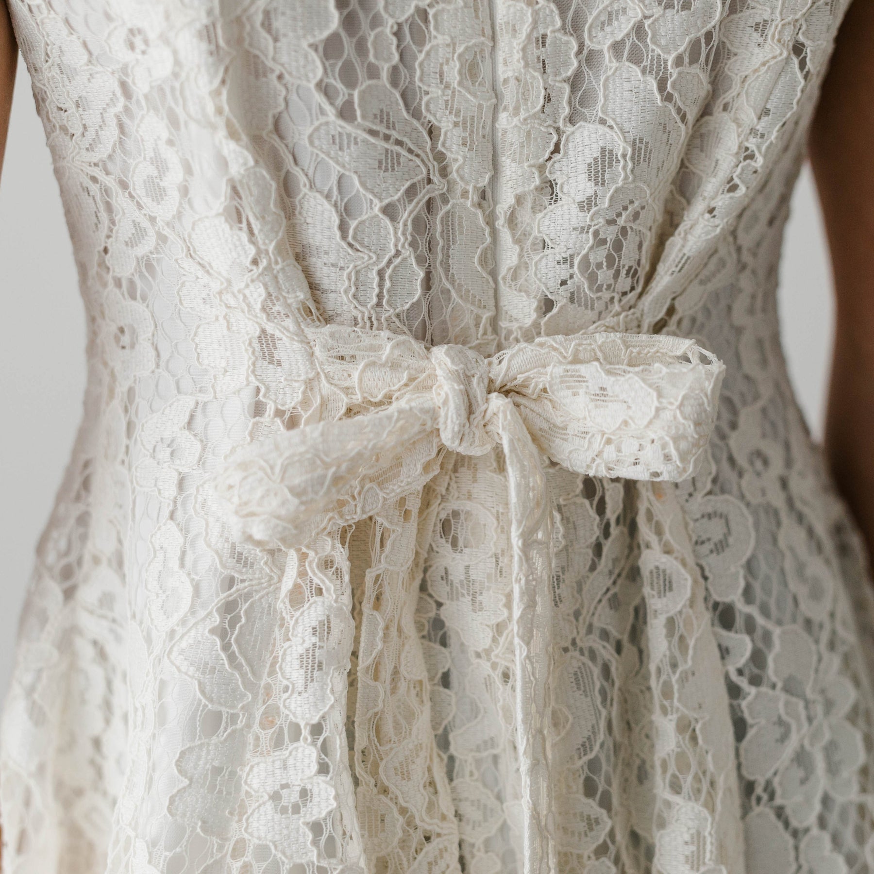 WHITE LACE DRESS