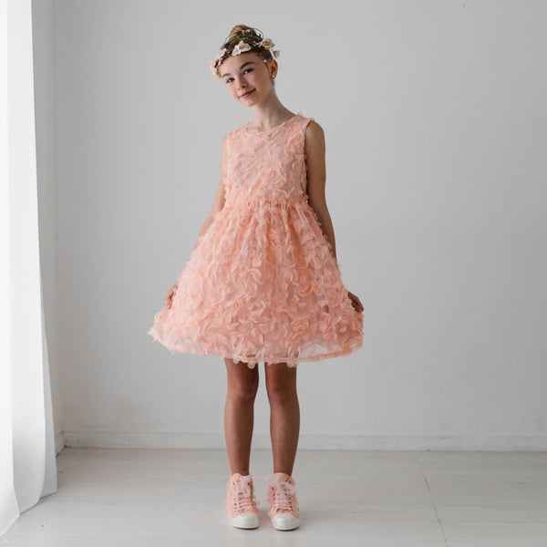 VESTIDO CON TEJIDO DE PÉTALOS