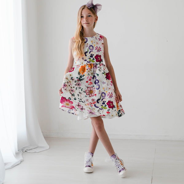 Satijnen jurk met uitsnijding en strik