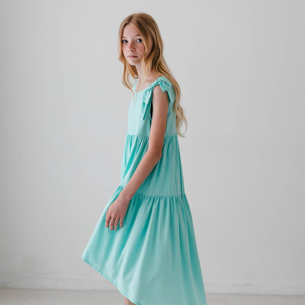 VISCOSE JURK MET RUFFLES EN ASYMMETRISCHE ROK
