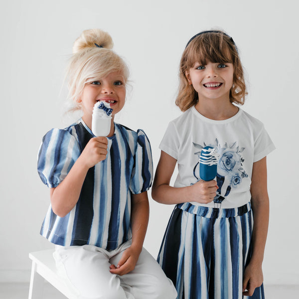 TOP CROP CON MANGAS ABULLONADAS