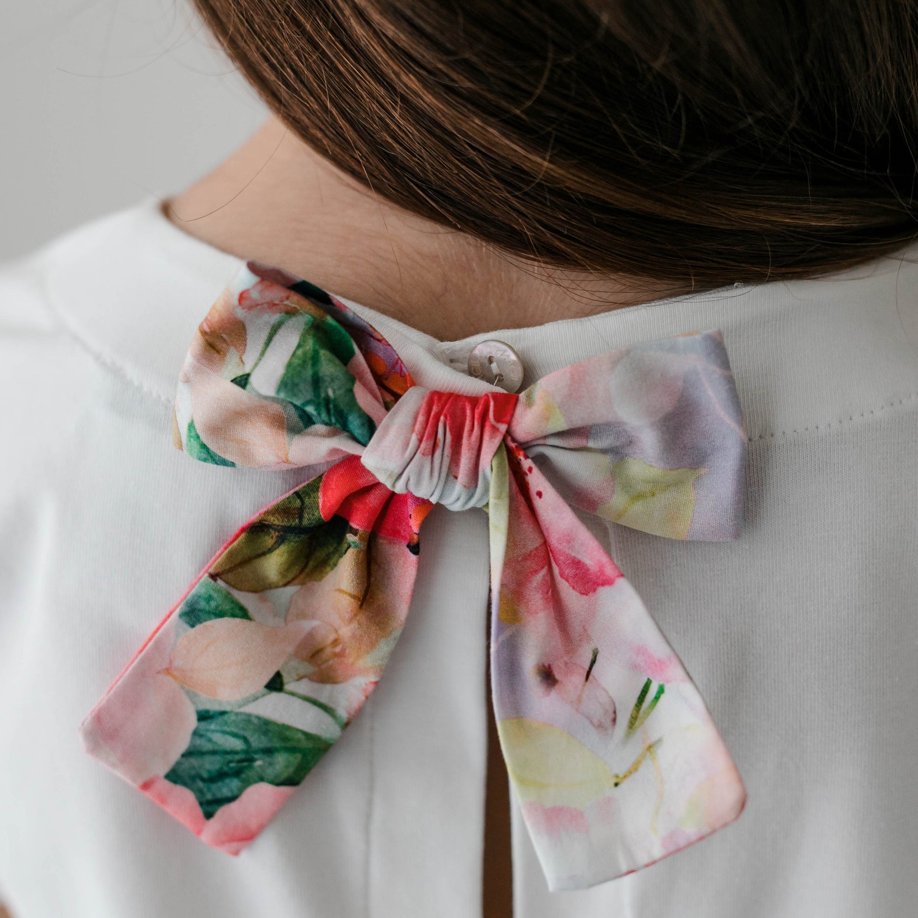 T-SHIRT WITH BOWS ON THE BACK