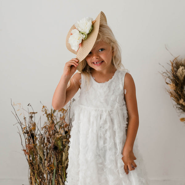 STRAW HAT WITH FLOWERS