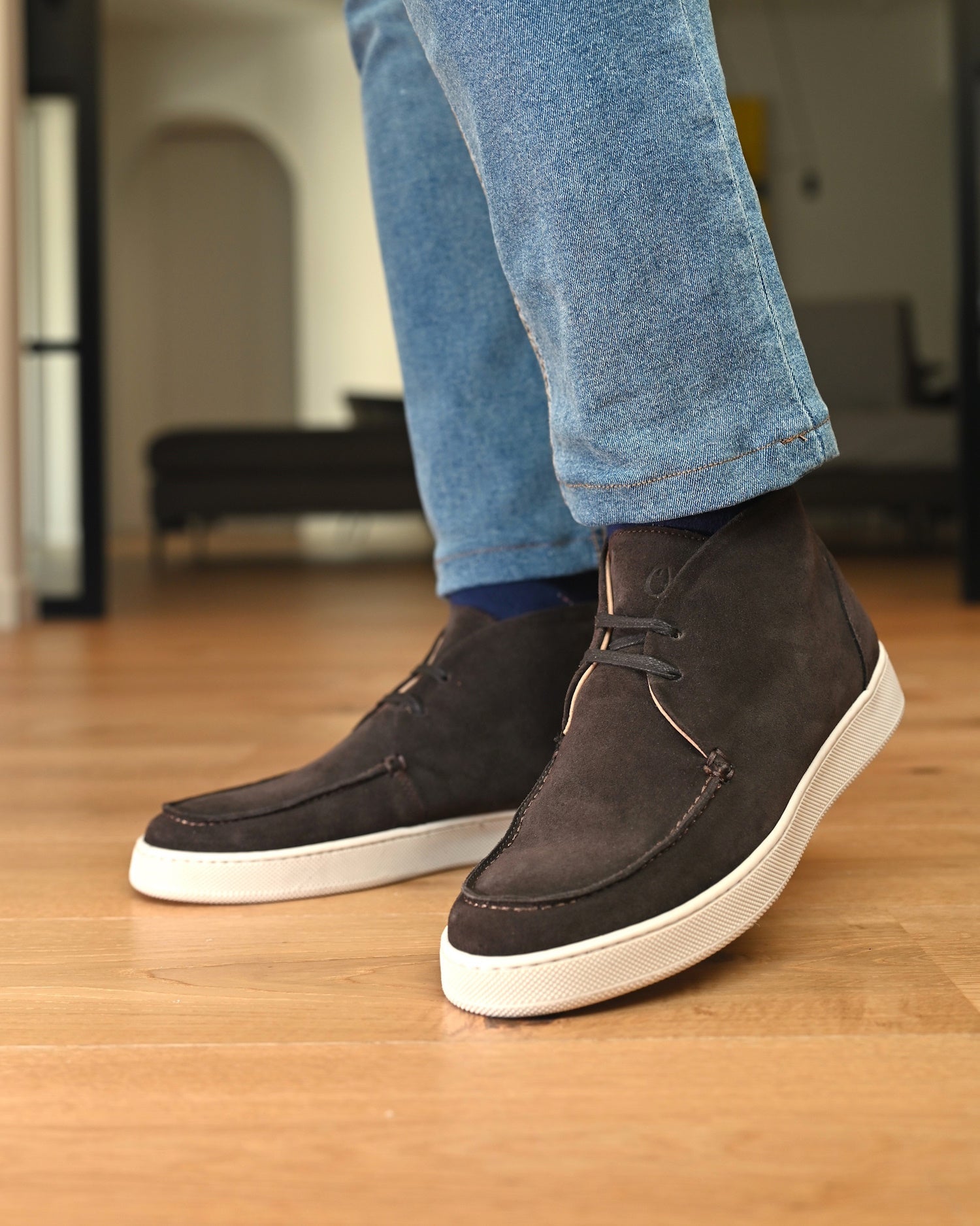 LEUCA - Smeđi Suede