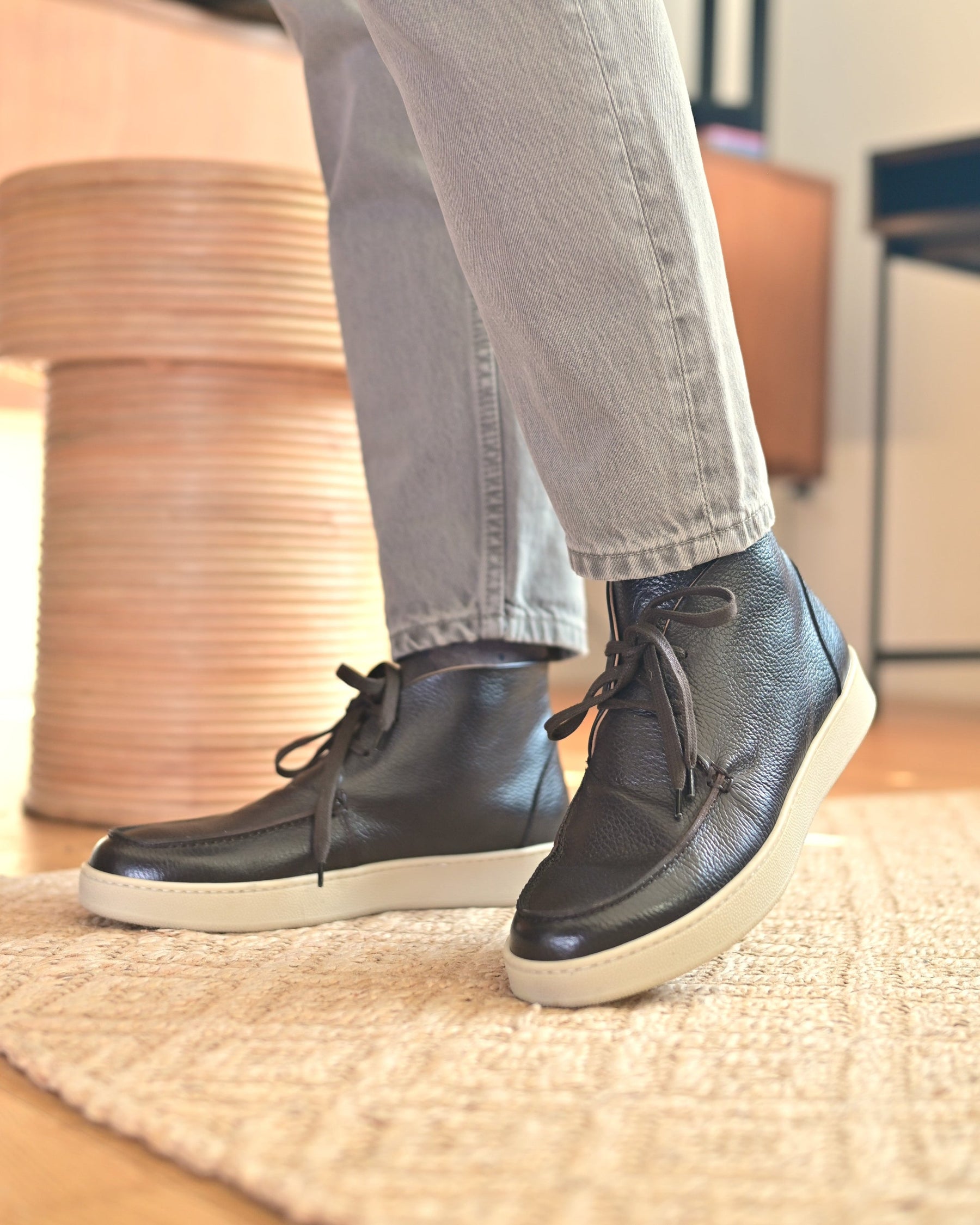 LEUCA - Brown Leather