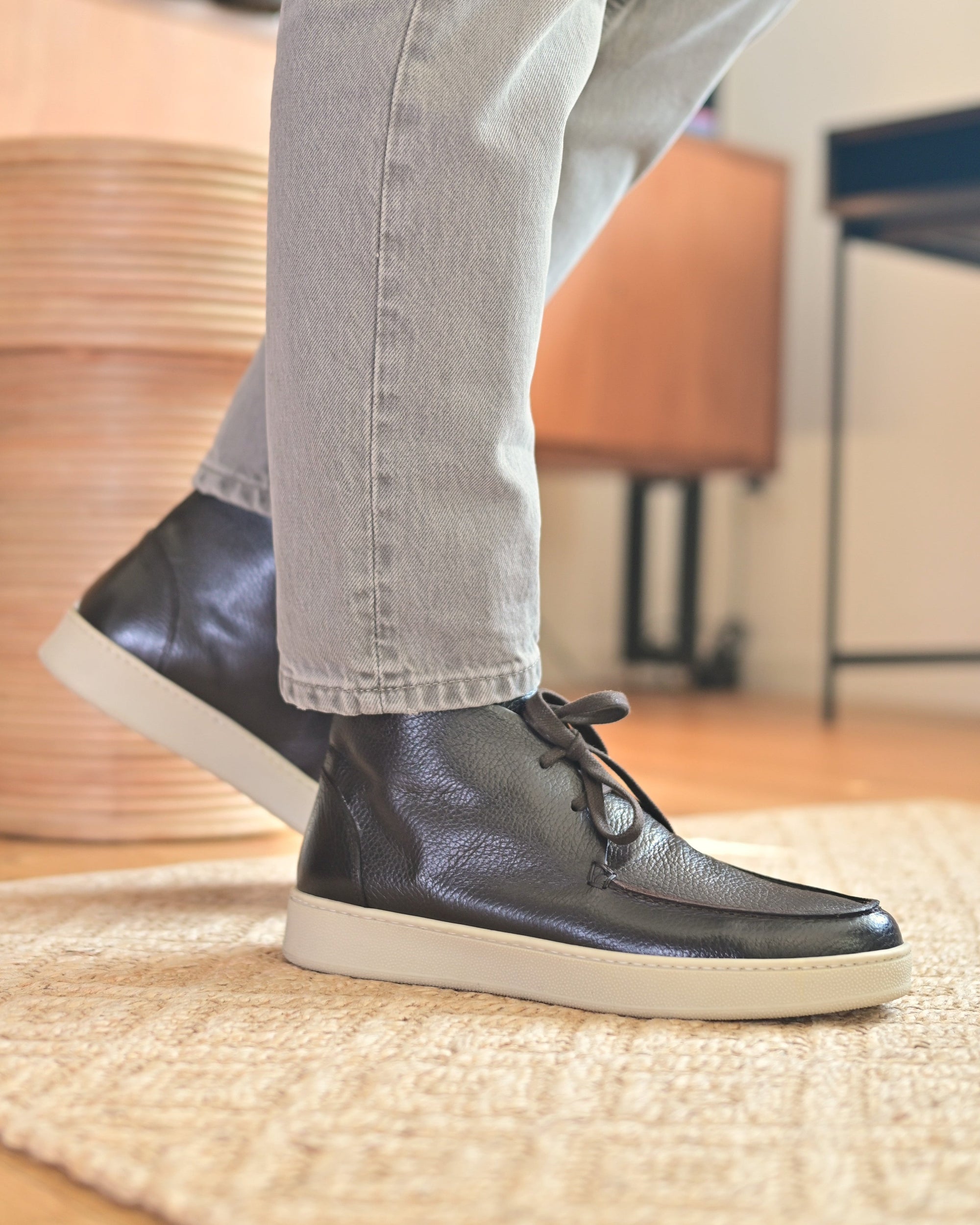 LEUCA - Brown Leather