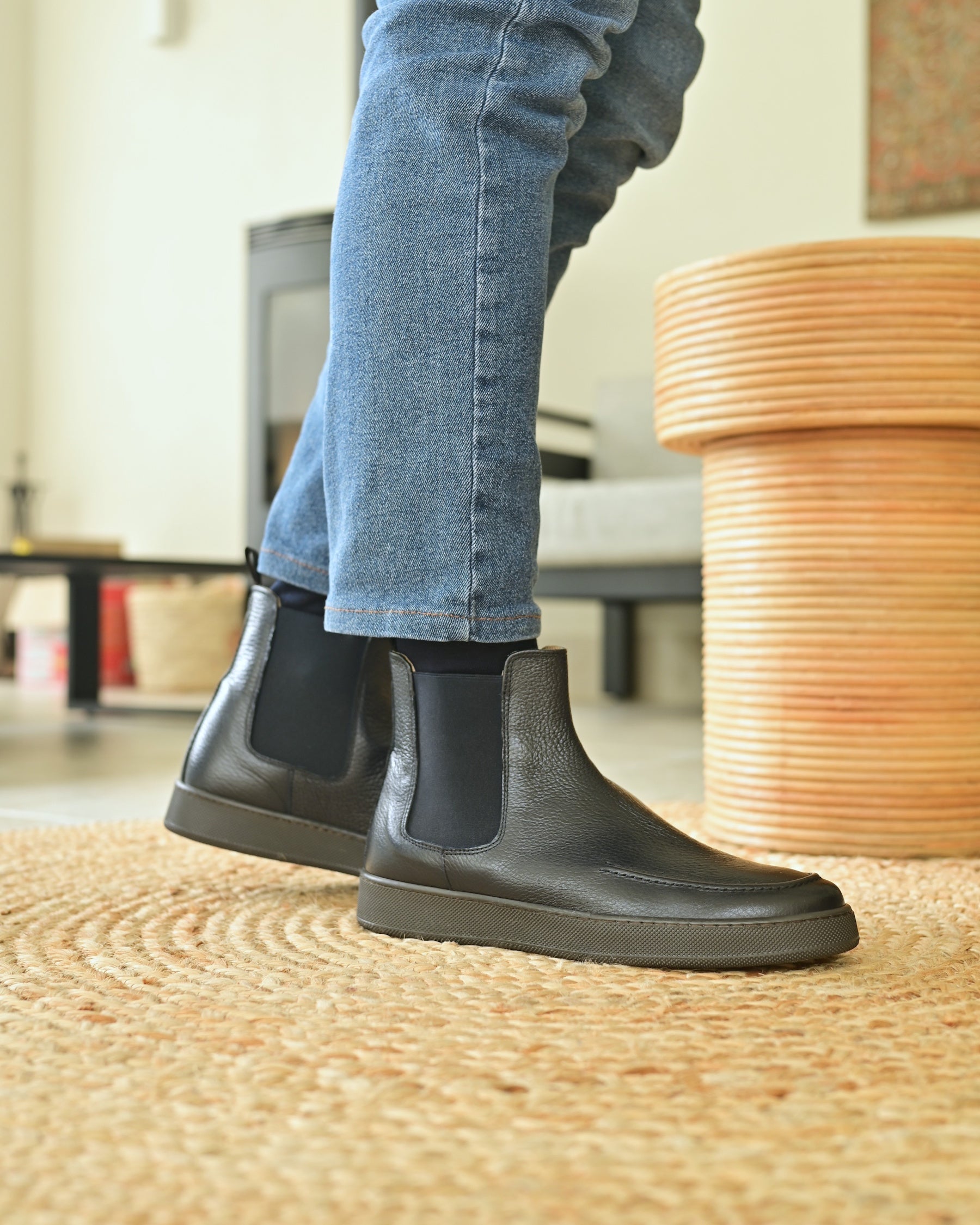 Cortina - Navy Leather